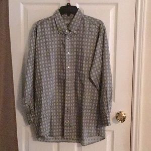 Long sleeves Burberry dress shirt in large size with front pocket.